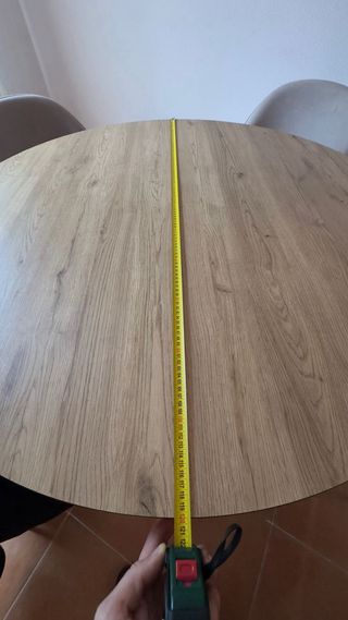 Mesa redonda con 4 sillas de conjunto color beige