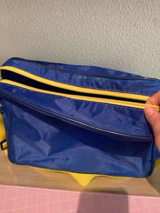 Bolsa de viaje Turavia azul y amarilla