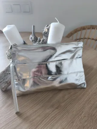 Bolso de mano plateado