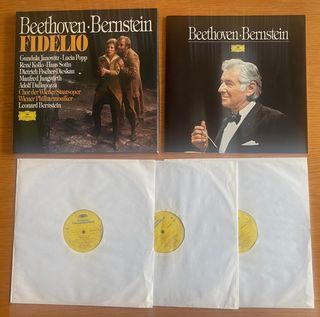 Traviata Fidelio M.  Butterfly Wozzeck Murciélago