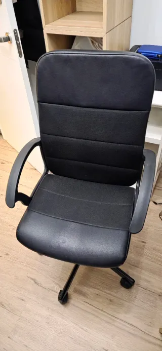 Silla de oficina ergonómica negra