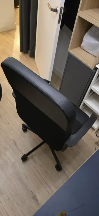 Silla de oficina ergonómica negra