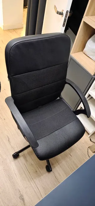 Silla de oficina ergonómica negra