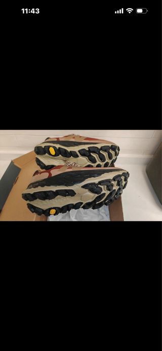 New Balance Beige y Rojo