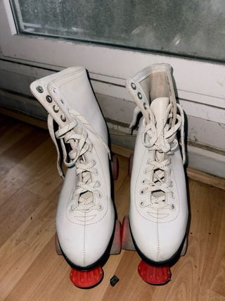 Patines 4 ruedas blancos T. 38 Precio negociable