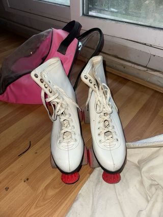 Patines 4 ruedas blancos T. 38 Precio negociable