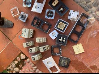 Lote enchufes e interruptores