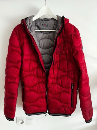 Cazadora bomber acolchada roja