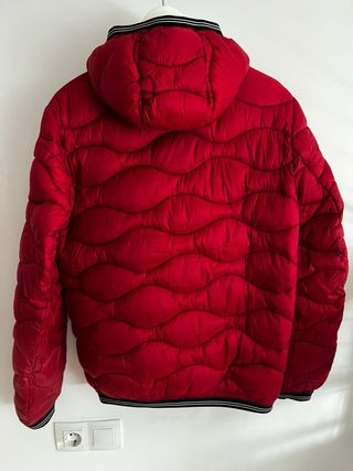 Cazadora bomber acolchada roja