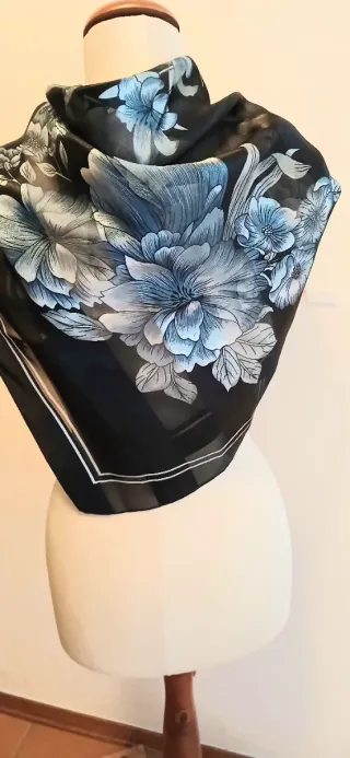 Bellissimo foulard vintage grande floreale