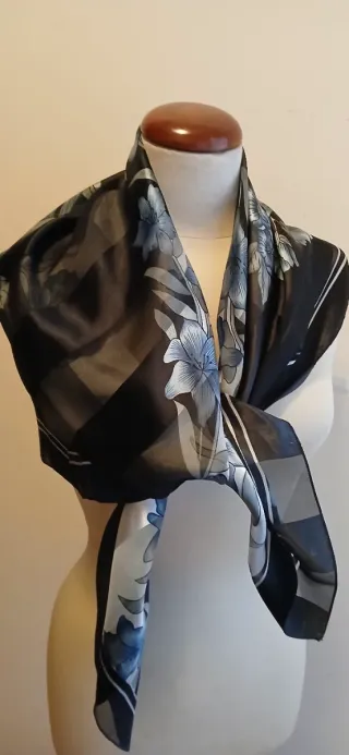Bellissimo foulard vintage grande floreale