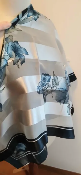 Bellissimo foulard vintage grande floreale