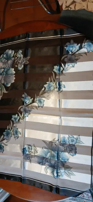 Bellissimo foulard vintage grande floreale