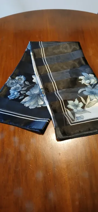 Bellissimo foulard vintage grande floreale