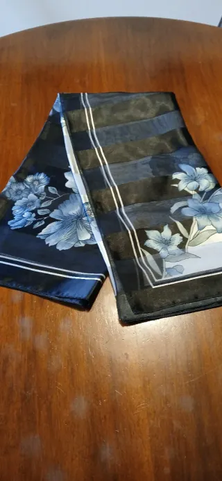 Bellissimo foulard vintage grande floreale