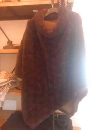 Cappotto in pelliccia sintetica marrone