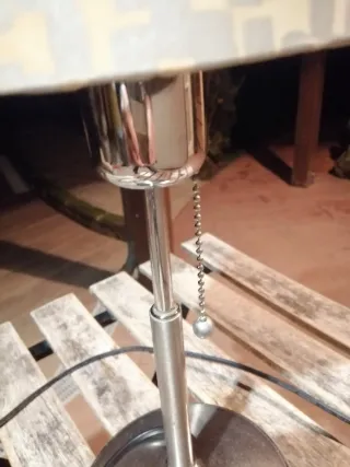 Lampada da tavolo vintage con catena