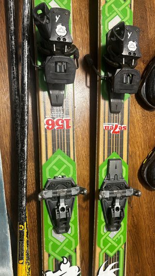 Conjunto completo para esquí de travesía.