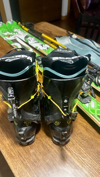 Conjunto completo para esquí de travesía.