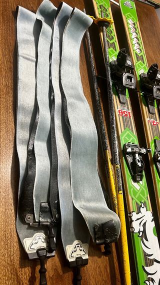 Conjunto completo para esquí de travesía.