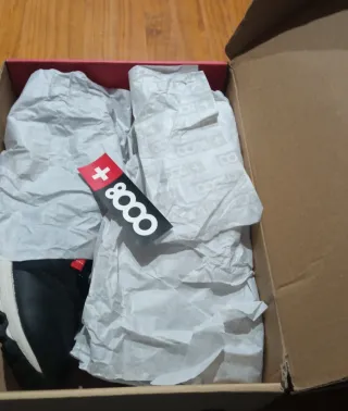 Zapatillas Trekking +8000 Negras y Rojas