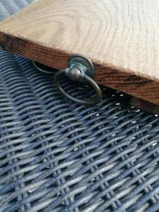 Tris taglieri antichi in legno e metallo