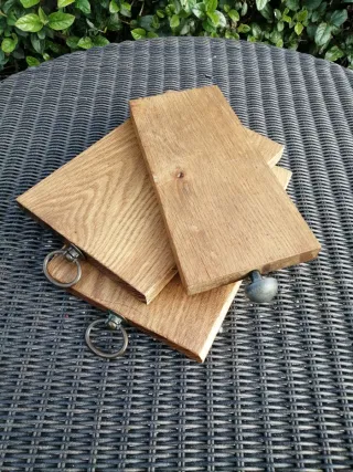 Tris taglieri antichi in legno e metallo