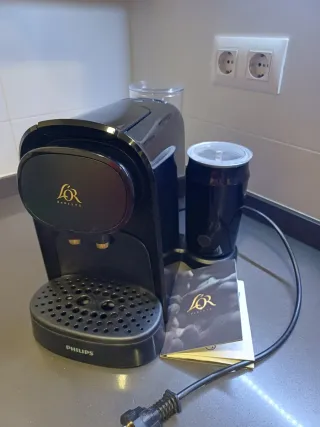 Cafetera L'or Barista con espumador de leche.