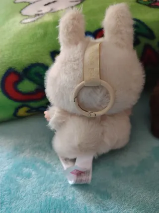 Muñecos de peluche beige y marrón