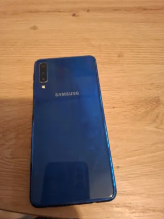 Samsung Galaxy A7 Azul con funda y cargador