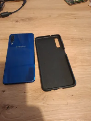 Samsung Galaxy A7 Azul con funda y cargador