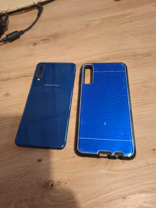 Samsung Galaxy A7 Azul con funda y cargador