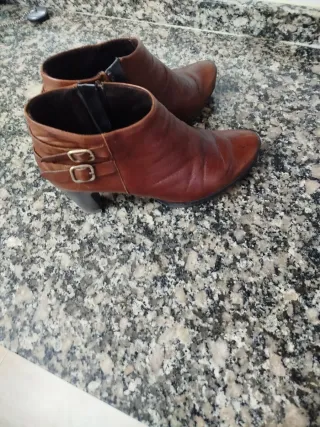 Botines marrones con hebillas