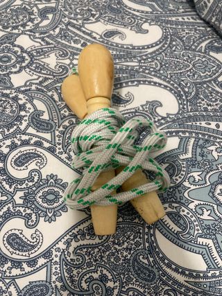 Comba de madera con cuerda