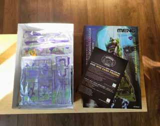 MENG Evangelion EVA-01 + MENG Restraint platform