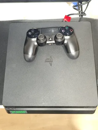 PS4 Slim 500GB Negra + Mando y Cables