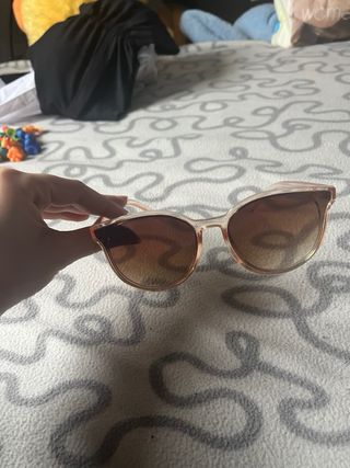 Gafas de sol marrones y beige