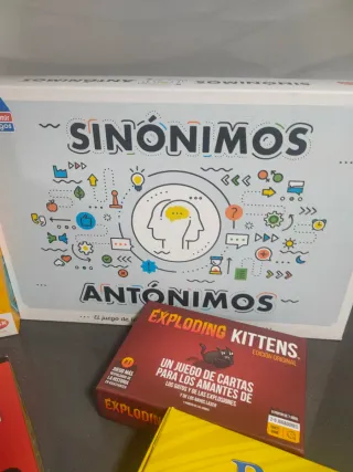 Lote de juegos de mesa y auriculares