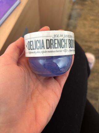 Crema Corporal Sol de Janeiro 59. 75 ml.