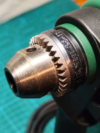 Taladro/percutor BOSCH PSB 600-2 + maletín +brocas