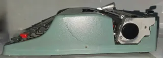 Máquina de escribir Olivetti Letter 32