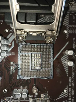 Placa Madre Gigabyte Z490M UD