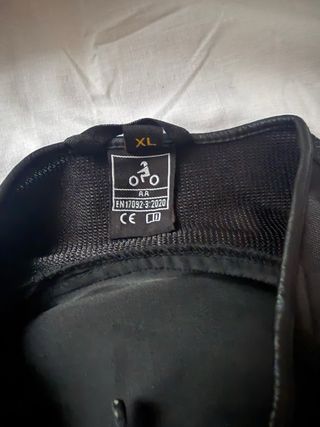 Chaqueta de moto con protecciones Modeka