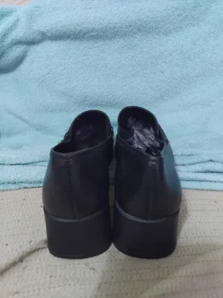 Zapatos de tacón negros para mujer