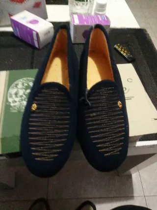 Zapatilla mujer negra y dorada talla 35