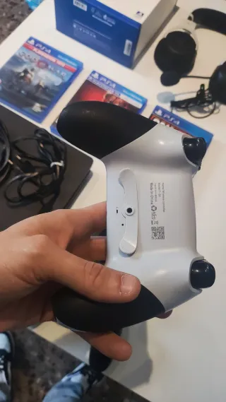 PS4 Slim 500GB + 3 Mandos + Auriculares Razer