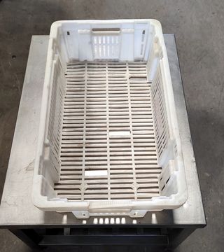 Cajas de plástico blancas con rejilla 67x38x16cm