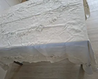 Tovaglia e 12 tovaglioli in lino antico