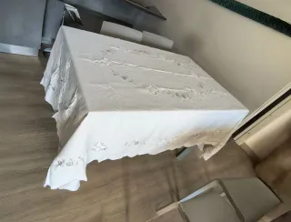 Tovaglia e 12 tovaglioli in lino antico