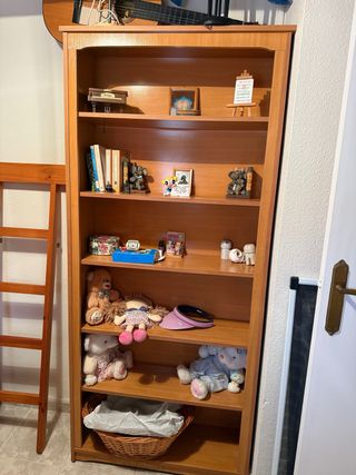 Estantería de madera con 5 baldas